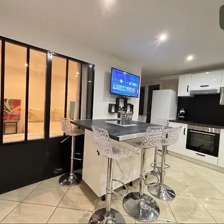 Apartment Avec Piscine Et Jardin *